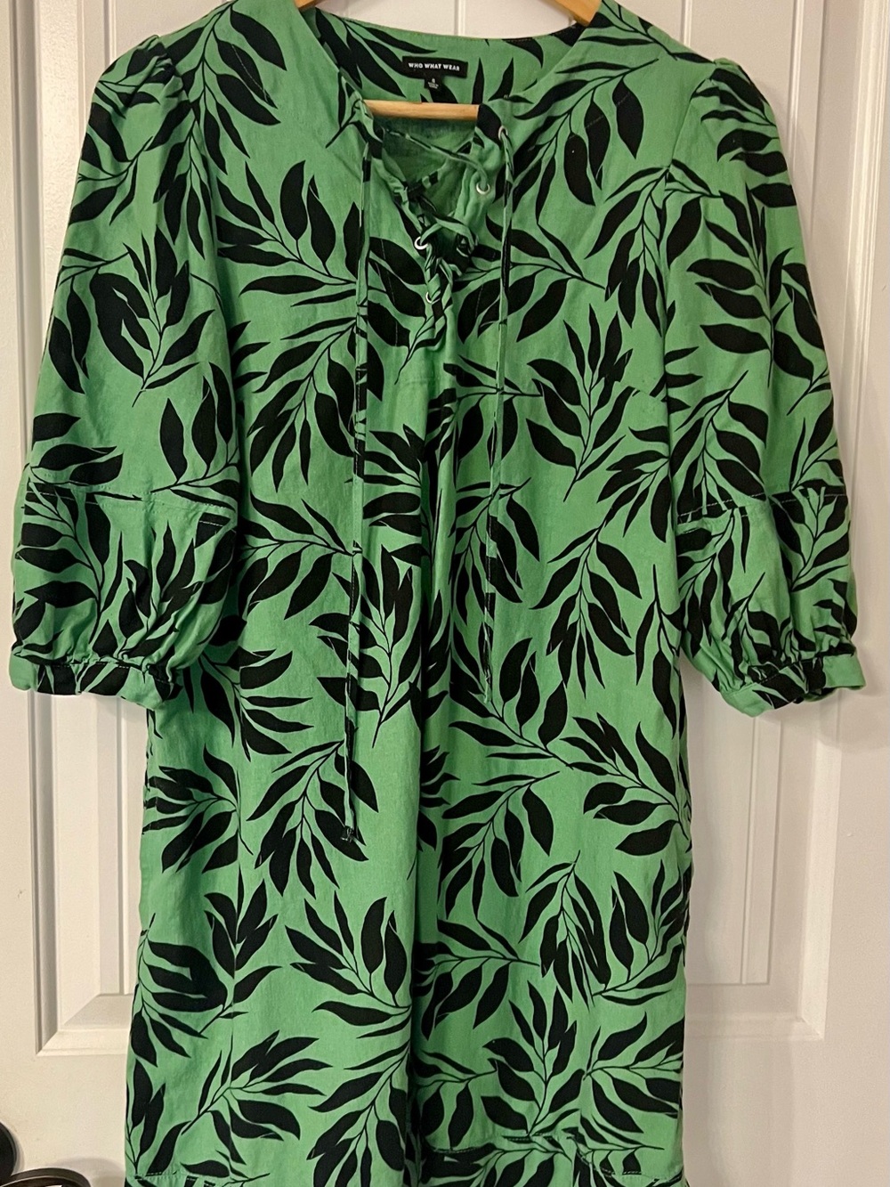 Who What Wear Green and Black Leaf-Print Top